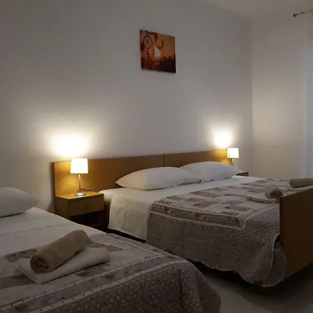 Apartments Jelicic Biograd Na Moru Esterno foto